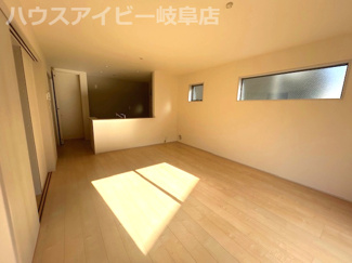 【居間・リビング】 | 岐阜市島田新築建売全3棟！ご家族様にオススメの5LDK！最寄りのバス停徒歩5分！お車並列3台可能！ | 岐阜市島田新築建売全3棟！ご家族様にオススメの5LDK！最寄りのバス停徒歩5分！お車並列3台可能！