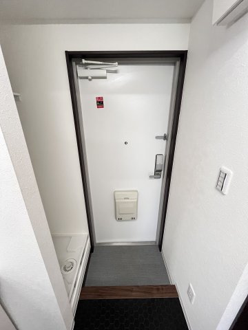 大阪市城東区関目５丁目の賃貸マンションの玄関