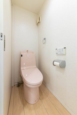 【トイレ】 | 赤羽西3丁目戸建て | トイレは1階と2階にあります。