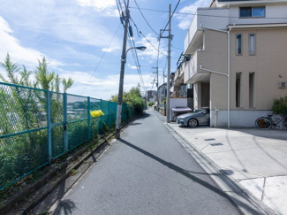 【前面道路含む現地写真】 | 交通量が少なく安心安全な前面道路。