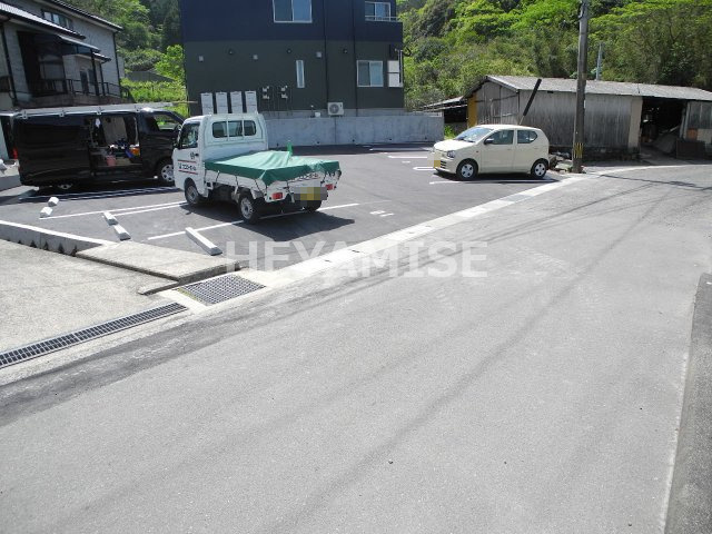 ルスデルソルの駐車場