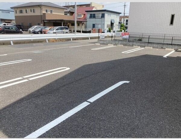 メゾンときⅤ　A棟の駐車場
