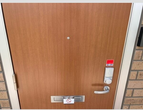 メゾンときⅤ　A棟の玄関