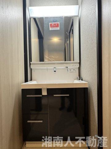 鎌倉市岩瀬１４５３新築戸建ての独立洗面台|独立洗面台あり、毎朝おしゃれに忙しい女性の方におすすめです