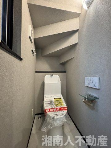 鎌倉市岩瀬１４５３新築戸建てのトイレ|清潔感のあるトイレです