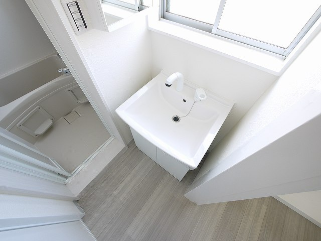 カーサ.＋の洗面所|ゆったりとスペースのある洗面所