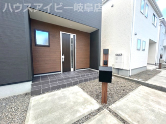 【玄関】 | 岐阜市島田新築建売全3棟！ご家族様にオススメの5LDK！最寄りのバス停徒歩5分！お車並列3台可能！ | 岐阜市島田新築建売全3棟！ご家族様にオススメの5LDK！最寄りのバス停徒歩5分！お車並列3台可能！