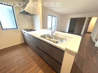 【キッチン】 | 岐阜市島田新築建売全3棟！ご家族様にオススメの5LDK！最寄りのバス停徒歩5分！お車並列3台可能！ | 岐阜市島田新築建売全3棟！ご家族様にオススメの5LDK！最寄りのバス停徒歩5分！お車並列3台可能！