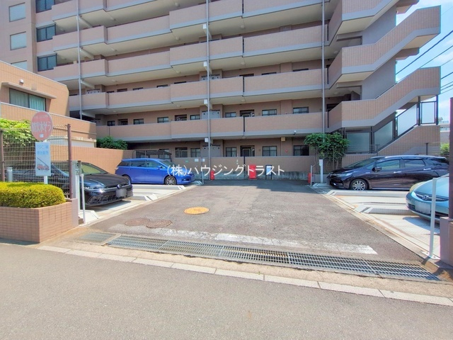 仲介手数料無料　シャルマンコーポ東所沢の駐車場