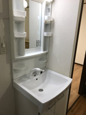 【独立洗面台】 | ファミーユ彩霞 | 独立洗面台あり、毎朝おしゃれに忙しい女性の方におすすめです
