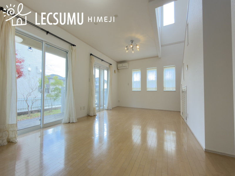 姫路市辻井７丁目／中古戸建の居間・リビング