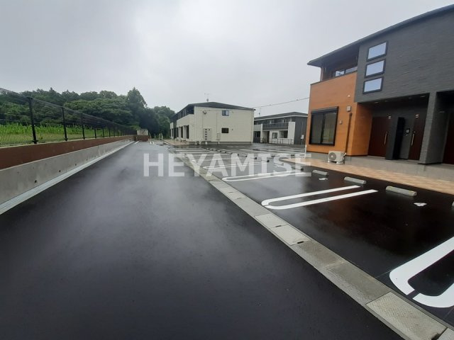 プロムナードメゾン参番館Fの駐車場