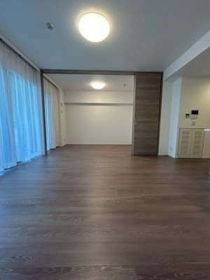 【居間・リビング】 | デュオヒルズ秋谷 | こちらの居間で趣味の時間をお楽しみください