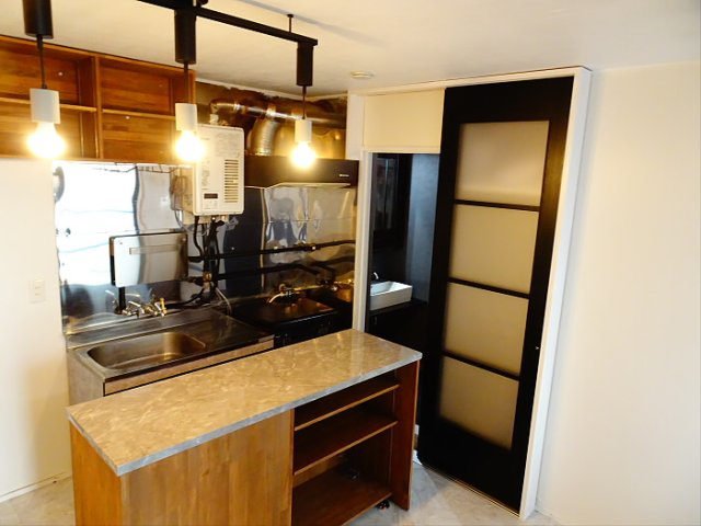 東 ビルのキッチン|キッチンでお料理をお楽しみください