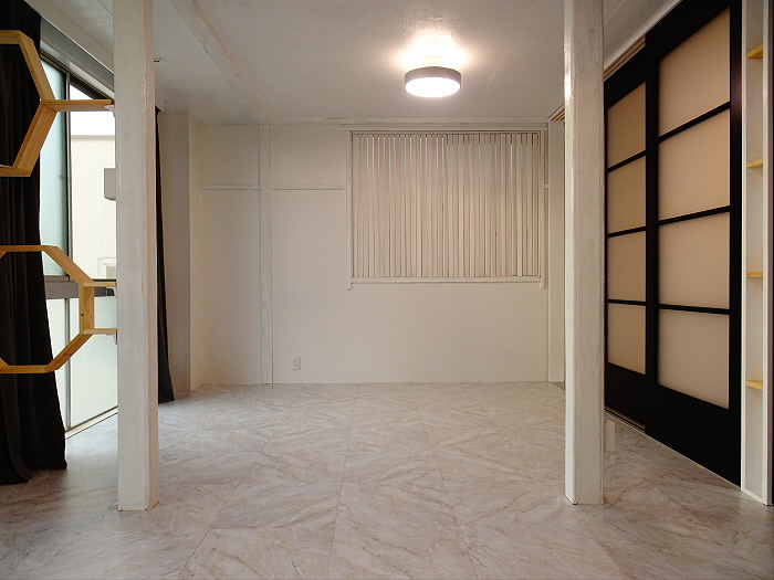 東 ビルの居間・リビング