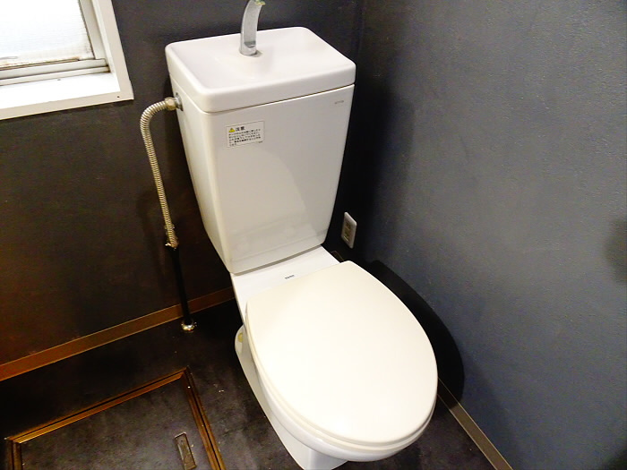 東 ビルのトイレ