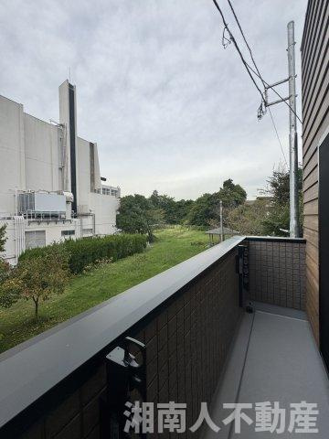 鎌倉市岩瀬１４５３新築戸建てのバルコニー|バルコニーからの眺めを楽しみながら食事をしませんか