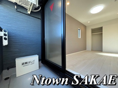 【バルコニー】 | プルミエール角割町 | 外からの目が気にならないバルコニーで洗濯物が干せます