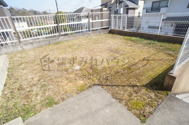 大塚様戸建貸家Ⅱの庭