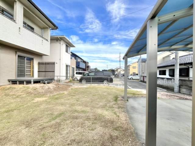 【中古戸建】太田市由良町の駐車場|■お庭｜広々お庭をご用意しております♪BBQや家庭菜園もできるくらいのひろーいお庭になります♪