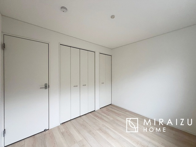 【洋室】 | 平日・休日問わず、いつでもご見学が出来ます♪☆実際に見て、触れて感じる安心のお住まい探しを体験して下さい♪☆物件情報だけでなく、地域の特色などなどエリア情報もお伝え出来たら嬉しいです♪
