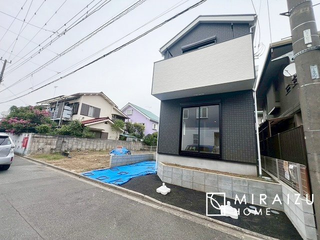 【庭】 | 青く澄み渡った綺麗な空と、陽の光をたっぷりと受ける、そんな新築住宅で新生活をスタートしてみませんか？見学・ご相談等、ミライズホーム(株)までお気軽にご連絡下さい♪
