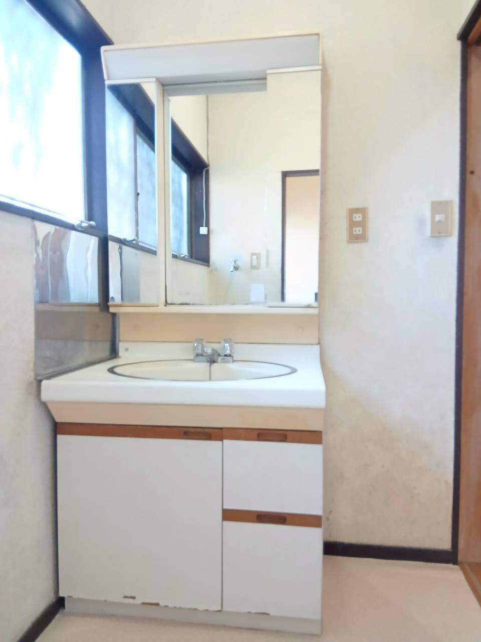 松山1804-253貸家の洗面所|コンパクトで使いやすい洗面所