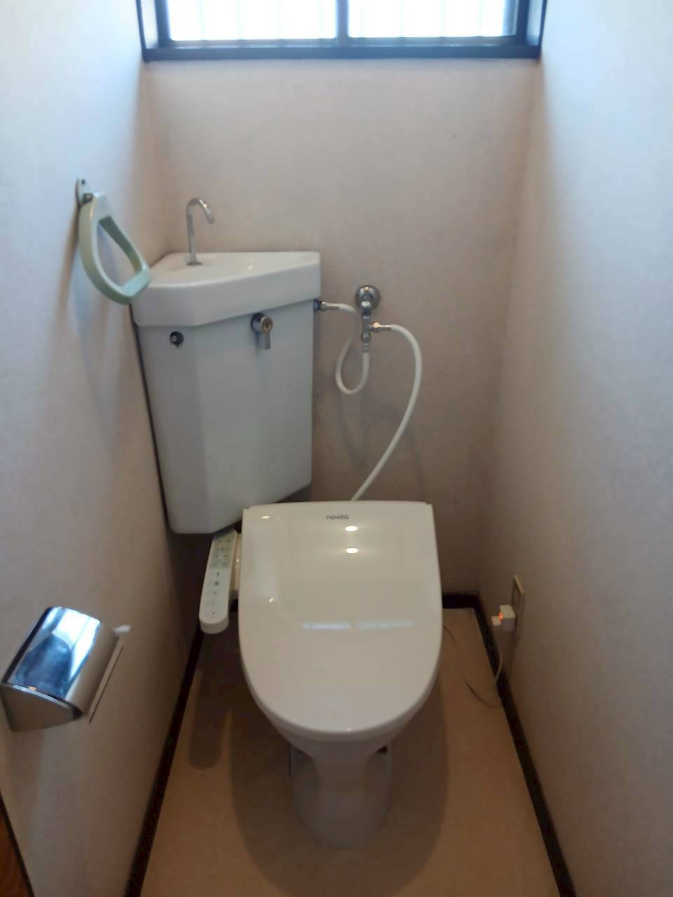 松山1804-253貸家のトイレ|落ち着いた色調のトイレです