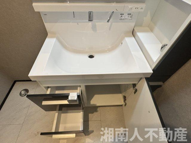 鎌倉市岩瀬１４５３新築戸建ての独立洗面台|独立洗面台です