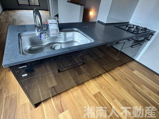 鎌倉市岩瀬１４５３新築戸建てのキッチン|コンパクトなキッチンで掃除もラクラク