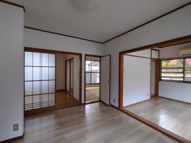 サンライズ一の井出の居間・リビング