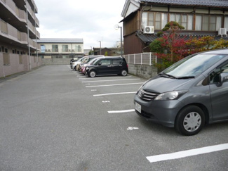 【駐車場】