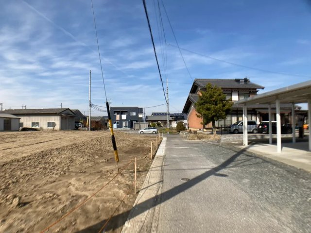 土地　木田　の前面道路含む現地写真
