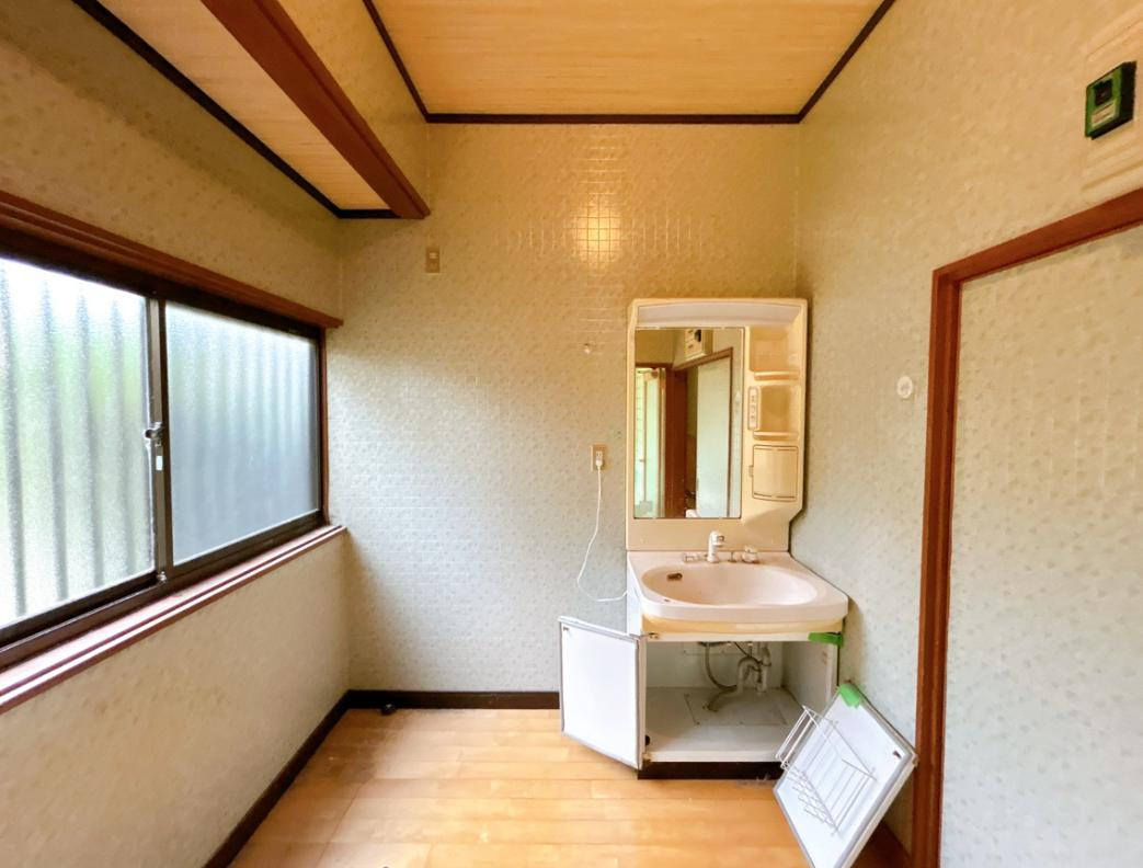 ひたちなか市平磯遠原町　中古戸建の独立洗面台