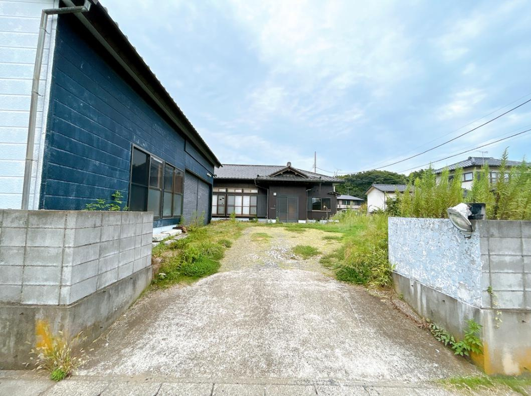ひたちなか市平磯遠原町　中古戸建の駐車場