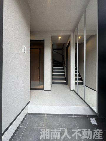 鎌倉市岩瀬１４５３新築戸建ての玄関|落ち着いた玄関です