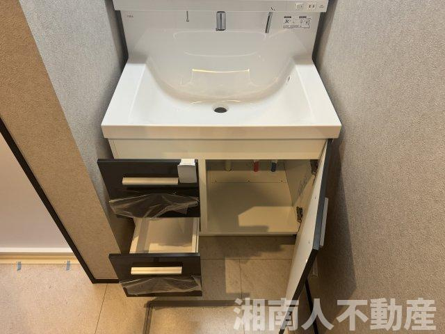 鎌倉市岩瀬１４５３新築戸建ての独立洗面台|独立洗面化粧台付き