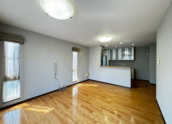 守山区鳥羽見１丁目戸建の居間・リビング