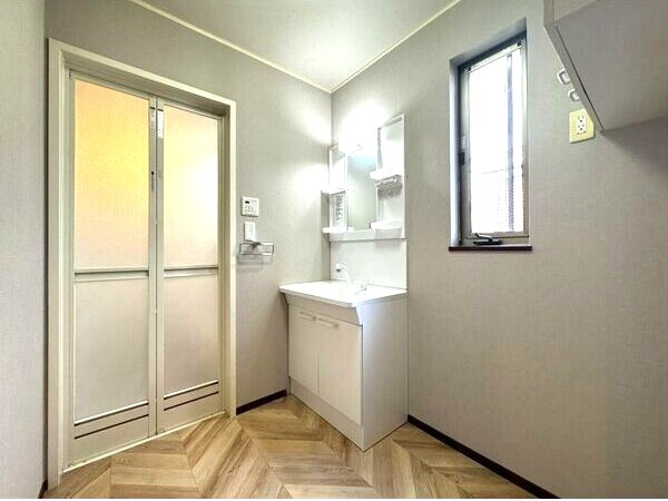 守山区鳥羽見１丁目戸建の洗面所