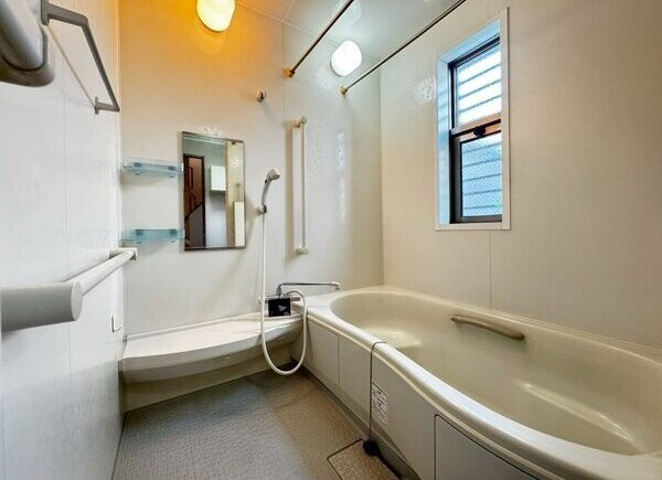 守山区鳥羽見１丁目戸建の浴室