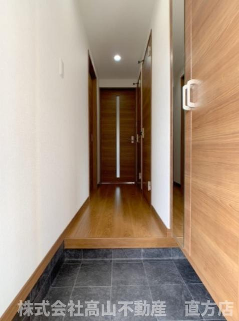 セレーナ直方A棟の玄関