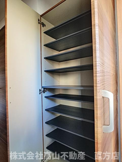 セレーナ直方A棟の玄関