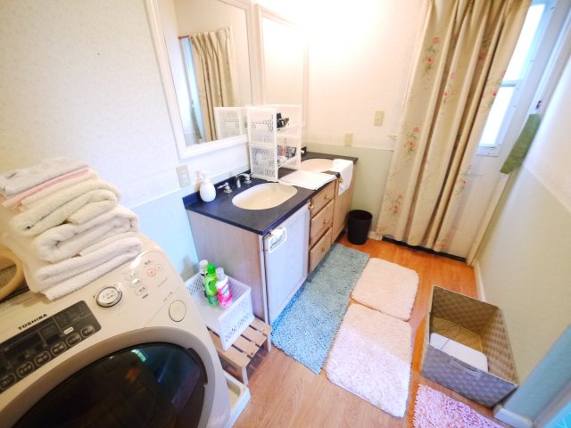 大網白里市季美の森南2　中古戸建の独立洗面台|平成13年5月築 建物約74坪 5LLDDKK 敷地約141坪 季美の森ゴルフ場のある分譲地都市ガス
