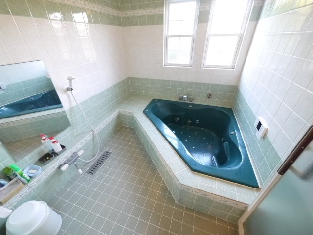 大網白里市季美の森南2　中古戸建の浴室|平成13年5月築 建物約74坪 5LLDDKK 敷地約141坪 季美の森ゴルフ場のある分譲地都市ガス