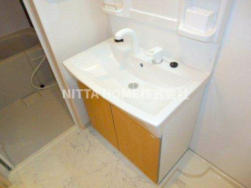 ソレアード田園の洗面所|独立洗髪洗面台がついています◇