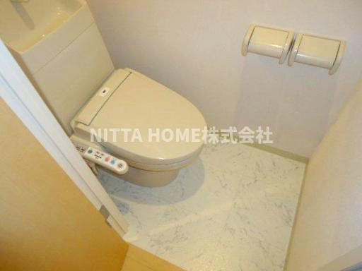 ソレアード田園のトイレ|シャワー付きのトイレを設置！