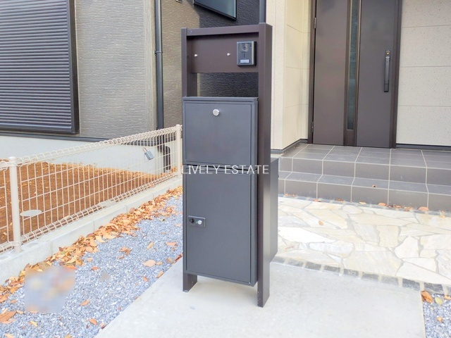 越谷市南町1丁目 新築分譲住宅 全2棟 2号棟のその他|インターホン機能・宅配BOX付き門柱