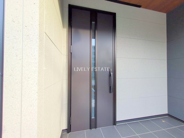 越谷市南町1丁目 新築分譲住宅 全2棟 2号棟の玄関