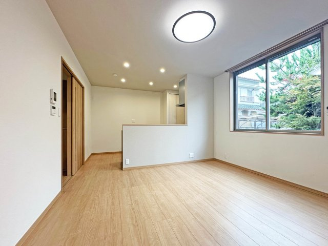 氷室町借家の居間・リビング|開放的なリビングです