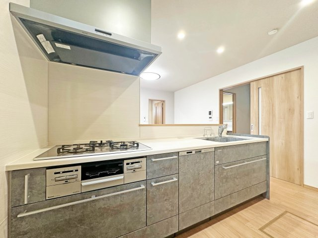 氷室町借家のキッチン|使いやすいキッチンです。食洗器付き